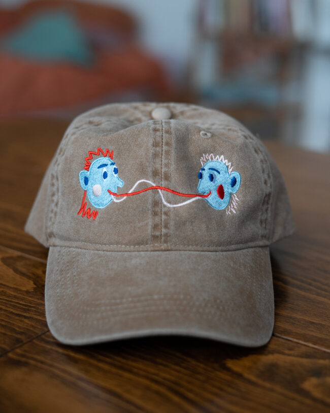 washed cap brown - kisses